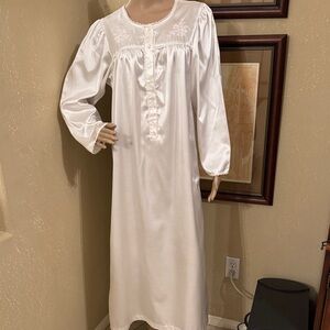 Miss Elaine Vintage White Satin Embroidered Nightgown Sz M